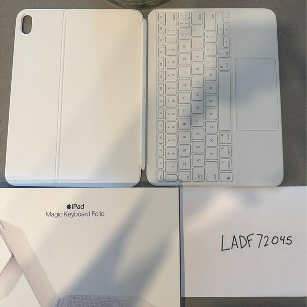 Apple Magic Keyboard Folio - White