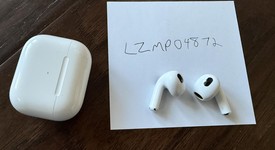 Used
													Apple AirPods 3rd Gen - MagSafe Case, photo 4 of 5