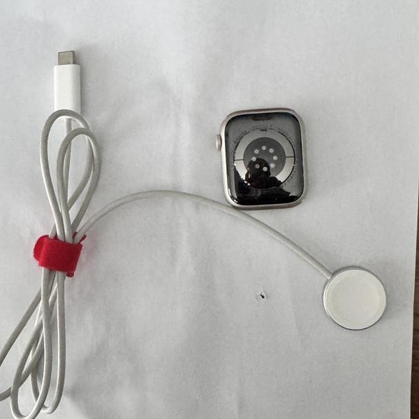 Apple Watch Series 8 45mm - Starlight, A2771 - GPS, Aluminum