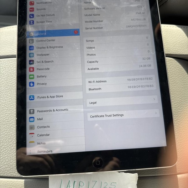 Apple iPad Air - Wi-Fi, 32 GB, Silver