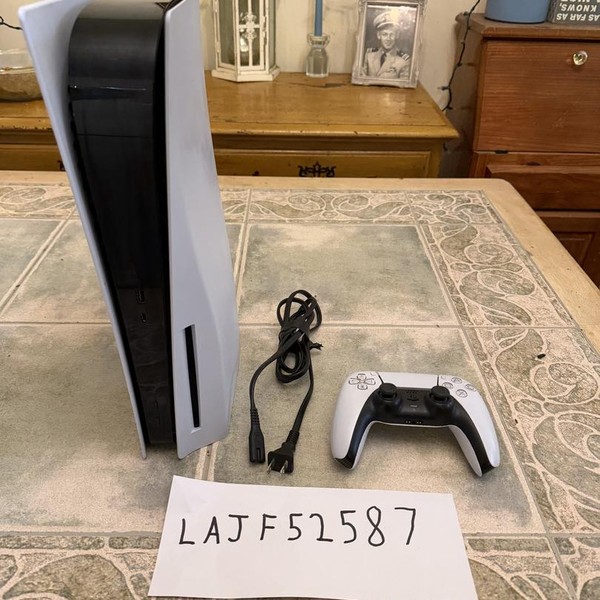 PlayStation 5 Standard Edition (2020) - 825 GB, White, Standard Edition