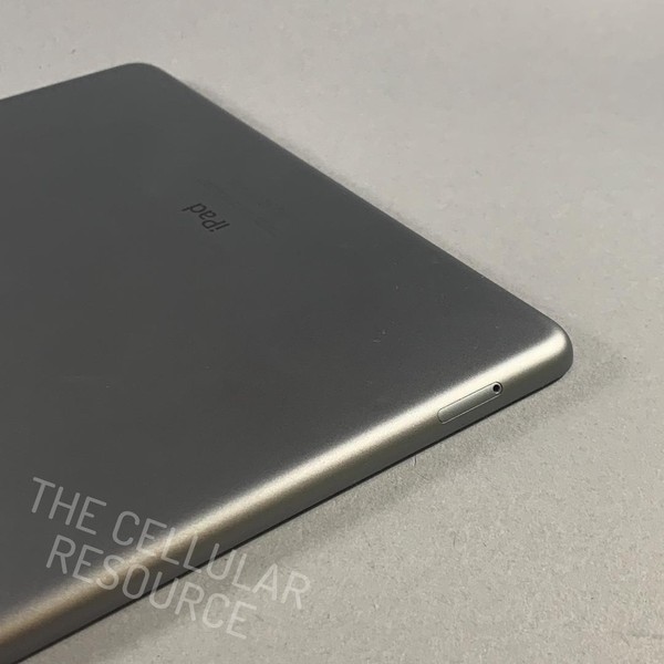 Apple iPad Air - Unlocked, 32 GB, Gray