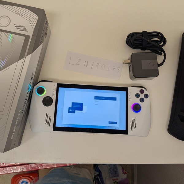 Asus ROG Ally 7 inch - 512 GB, White, 16 GB, AMD Ryzen Z1 Extreme, Ryzen Z1 Extreme