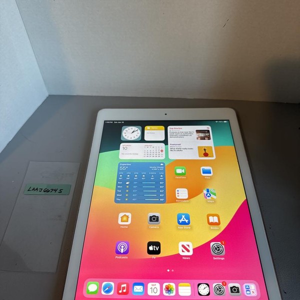 Apple iPad 6th Gen - Wi-Fi, Gold, 128 GB, A1893