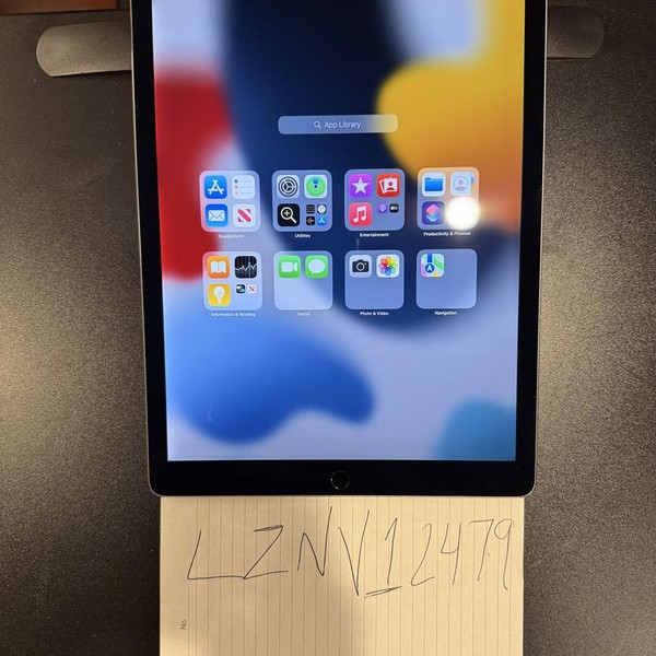 Apple iPad Pro 12.9 inch 2nd Gen 2017 - Unlocked, 512 GB, Gray