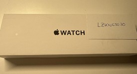 New
													Apple Watch SE 2nd Gen 40mm - Starlight, A2722 - GPS, Aluminum, photo 1 of 4