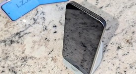 Mint
													Google Pixel 9a - Verizon, Obsidian, 128 GB, 8 GB, photo 2 of 5