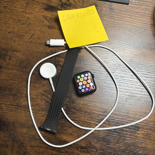 Apple Watch SE 2nd Gen 40mm - Midnight, A2722 - GPS, Aluminum