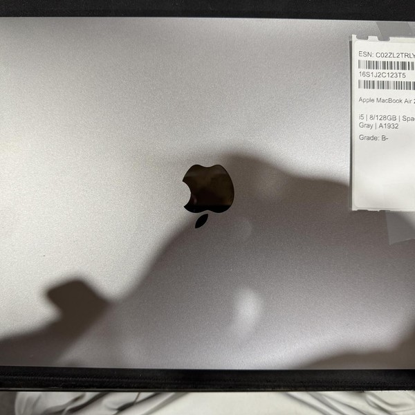 MacBook Air 2019 - 13 inch - 128 GB, Gray, 8 GB, Intel Core i5