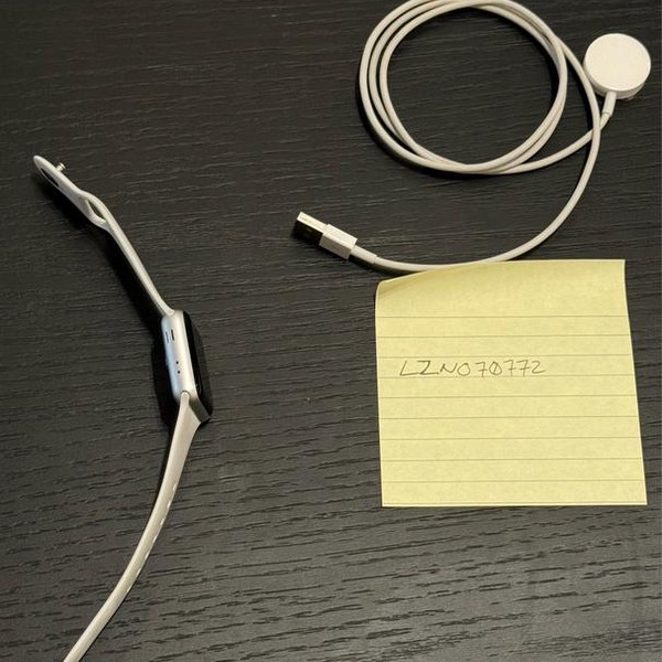 Apple Watch Series 3 38mm - Silver, A1858, Aluminum - GPS