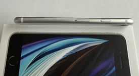 Good
													Apple iPhone SE 2nd Gen 2020 - Unlocked, White, 128 GB, A2275, photo 4 of 11