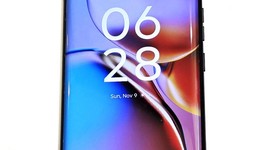 Mint
													Motorola Edge Plus (2023) - Unlocked, Black, 512 GB, 8 GB, photo 1 of 13