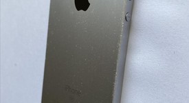 Fair
													Apple iPhone SE 1st Gen 2016 - Unlocked, Grey, 32 GB, A1662, photo 3 of 7
