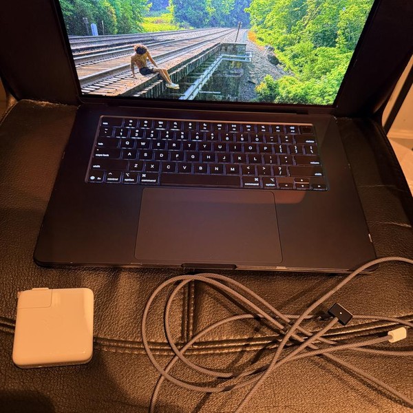 MacBook Air 2025 (M4) - 15 inch - 512 GB, Midnight, 24 GB, Apple M4