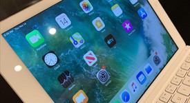 Mint
													Apple iPad Air - AT&T, Silver, 128 GB, photo 2 of 9