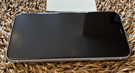 Good
													Apple iPhone Xr - AT&T, White, 64 GB, A1984, photo 4 of 9