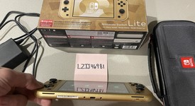 Good
													Nintendo Switch Lite - Gold, Hyrule Edition, photo 4 of 9