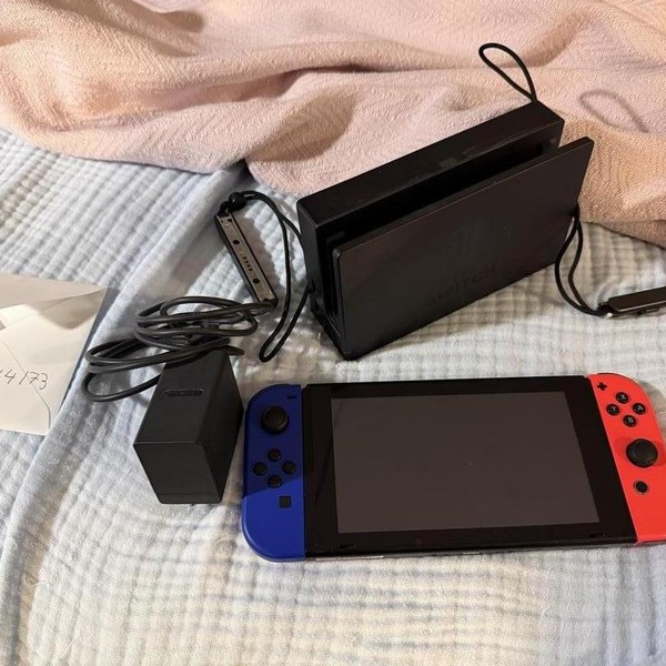Nintendo Switch - 32 GB, Red & Blue