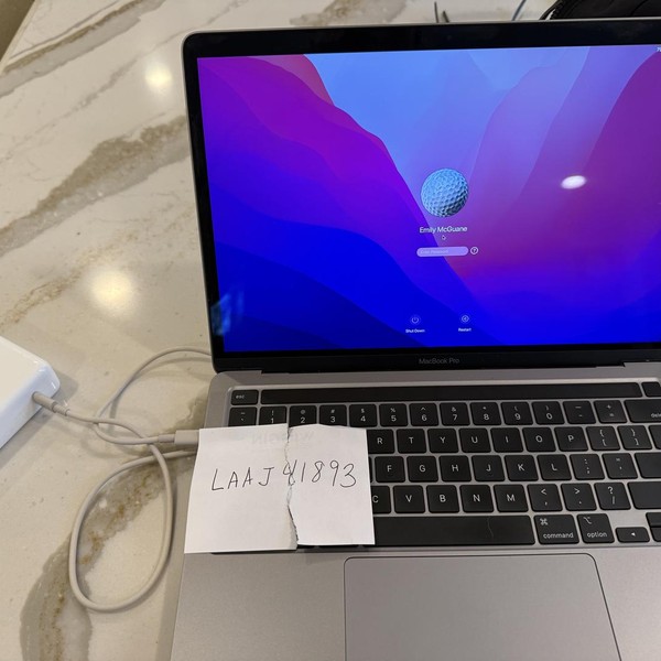 MacBook Pro 2020 - 13 inch - I5, Gray, 256 GB, 8 GB