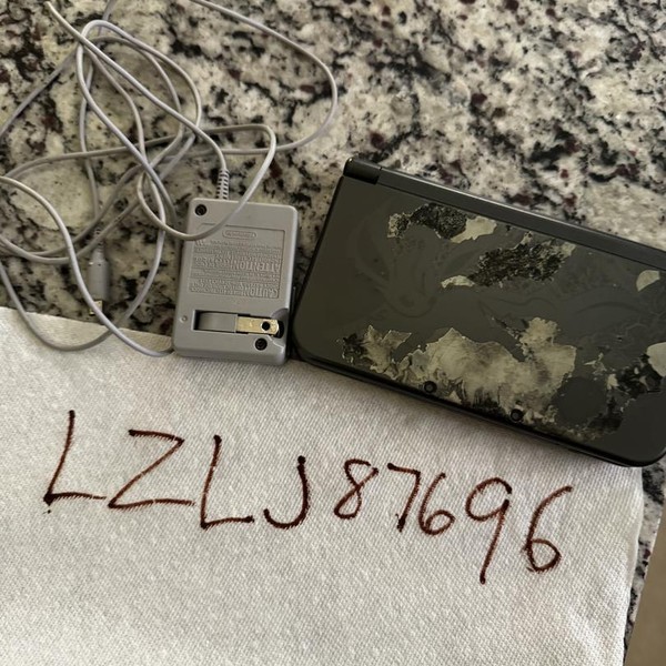 New Nintendo 3DS XL - 1 GB, Black