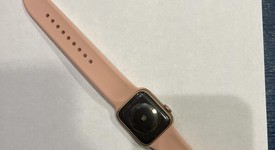 Fair
													Apple Watch Series 4 40mm - Unlocked, Gold, A1975 - Cellular, Aluminum, photo 3 of 5