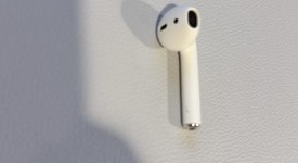 Used
													Apple AirPods 2nd Gen - Wireless Case, photo 5 of 8