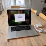 Fair MacBook Pro 2018 (With Touch Bar) - 15 inch - 256 GB, Silver, 16 GB, Intel Core i7