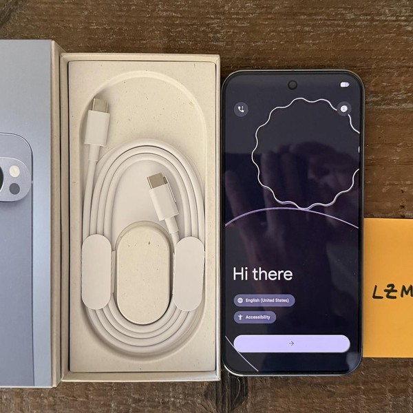 Google Pixel 10 Pro XL - Unlocked, 256 GB, Moonstone, GUL82