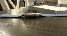 Good
													Apple Watch SE 2nd Gen 44mm - Verizon, Starlight, A2727 - Cellular, Aluminum, photo 2 of 6