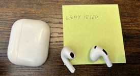 Used
													Apple AirPods 3rd Gen - Lightning Case, photo 3 of 3