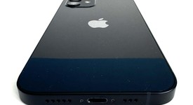 Mint
													Apple iPhone 12 - Unlocked, Black, 64 GB, A2172, photo 3 of 10