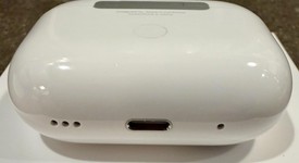 Used
													Apple AirPods Pro 2 - Lightning, photo 5 of 7