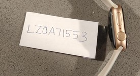 Good
													Apple Watch SE 1st Gen 40mm - Gold, A2351 - GPS, Aluminum, photo 5 of 5