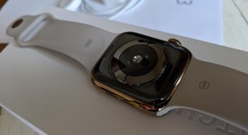 Good
													Apple Watch Series 4 44mm - Unlocked, Gold, A1976 - Cellular, Stainless, photo 3 of 6