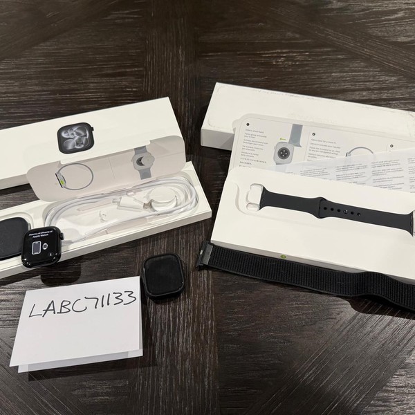 Apple Watch Series 11 42mm - Jet Black, A3331 - GPS, Aluminum