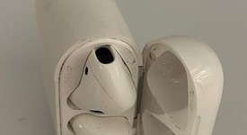 Used
													Apple AirPods 2nd Gen - Lightning Case, photo 3 of 4