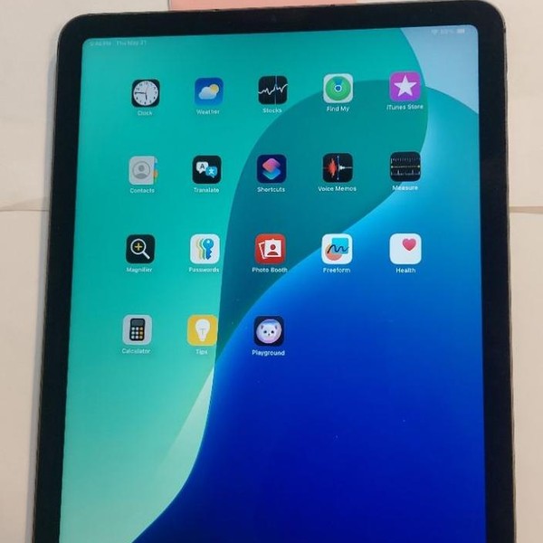 Apple iPad Air (5th Gen) - Unlocked, 64 GB, Gray, A2589