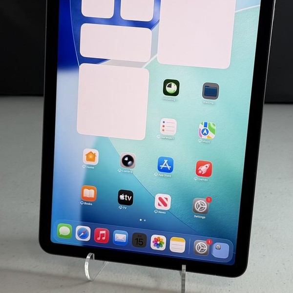 Apple iPad Air (5th Gen) - Wi-Fi, 64 GB, Gray, A2588