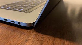 Good
													MacBook Pro 2017 (With Touch Bar) - 15" - I7, Silver, 1 TB, 16 GB, photo 1 of 9