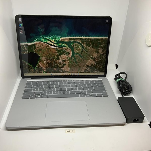 Microsoft Surface Laptop Studio - 2 TB, Platinum, 32 GB, Intel Core i7