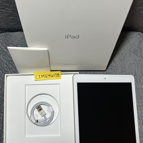 Apple iPad 5th Gen - Wi-Fi, 128 GB, Gold, A1822
