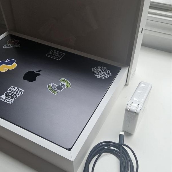 MacBook Pro 2024 - 16 inch - 2 TB, Space Black, 64 GB, Apple M4 Max 16-core