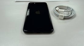 Mint
													Apple iPhone SE 3rd Gen 2022 - Unlocked, Midnight, 64 GB, A2595, photo 3 of 9