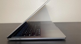 Good
													MacBook Pro 2018 (With Touch Bar) - 13" - I7, Gray, 256 GB, 16 GB, photo 5 of 9