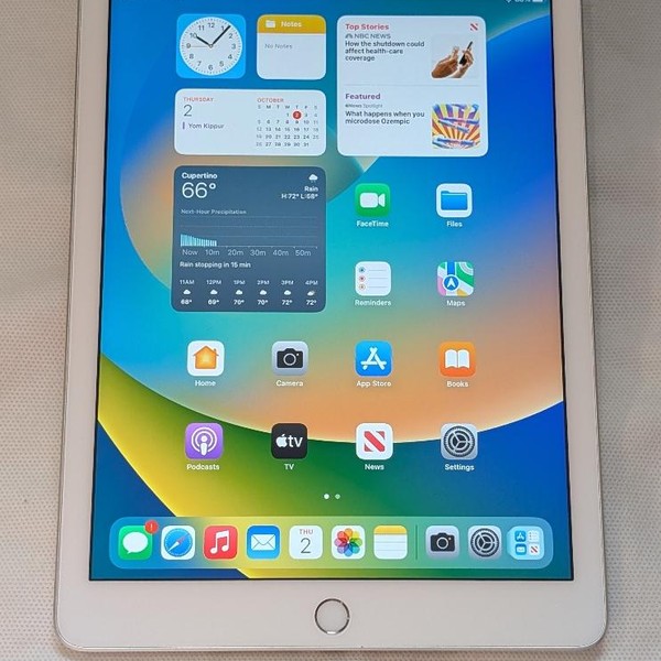 Apple iPad 5th Gen - Wi-Fi, 32 GB, Silver, A1822