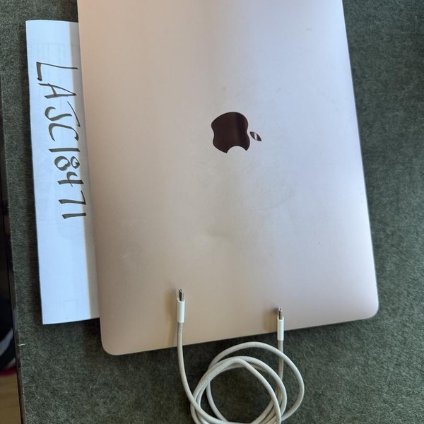MacBook Air 2020 - 13 inch - 256 GB, Gold, 8 GB, Apple M1