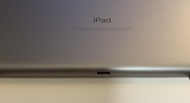 Mint
													Apple iPad Pro 12.9" 2nd Gen 2017 - Wi-Fi, Silver, 64 GB, photo 1 of 11