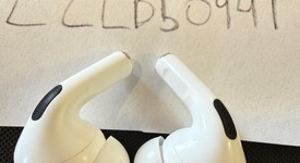Used
													Apple AirPods Pro 2 - Lightning, photo 2 of 8
