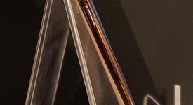 Good
													Apple iPhone Xs - Unlocked, Gold, 64 GB, A1920, photo 3 of 7