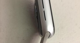 Good
													Apple Watch Series 4 40mm - Unlocked, Silver, A1975 - Cellular, Aluminum, photo 5 of 5